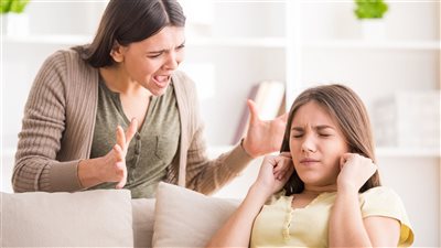 أسباب عصبية المراهقين وطرق التعامل معهم بشكل تربوي