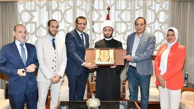 وزير الأوقاف مع وفد