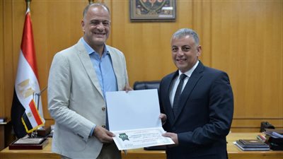 محافظ الإسماعيلية يكرم وكيل وزارة التربية والتعليم لبلوغه سن التقاعد 