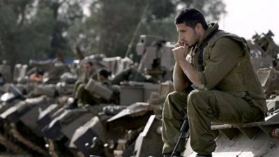 والدة ضابط إسرائيلي: أبناؤنا منهكون والعصيان يتفشى بين الجنود في غزة