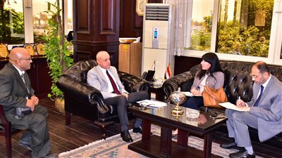 محافظ الأقصر يستقبل وفد الأمم المتحدة للتنمية الصناعية