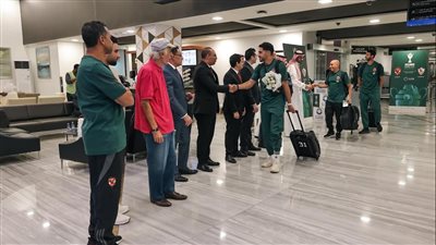 السوبر الإفريقي، قمصان وعدلي يستقبلان بعثة الأهلي في مطار الرياض