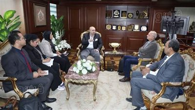 محافظ بني سويف يلتقي فريق مشروع الدعم الفني بوزارة التنمية المحلية