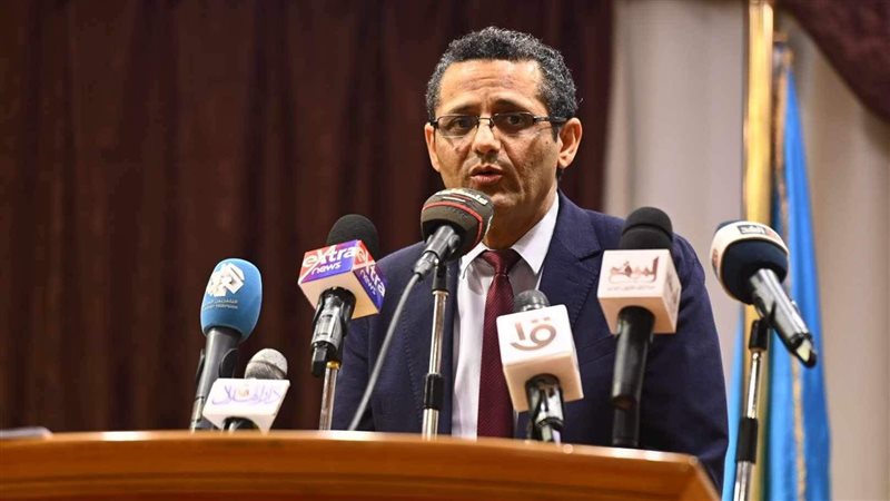 الكاتب الصحفي خالد