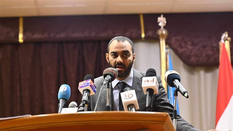 محمود كامل، مقرر