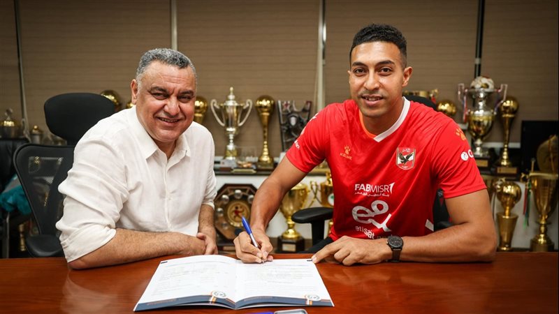 الأهلي يتعاقد مع