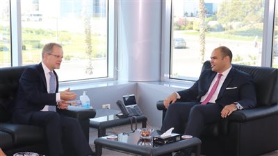 رئيس جهاز حماية المنافسة يبحث مع السفير البريطاني سبل تعزيز التعاون