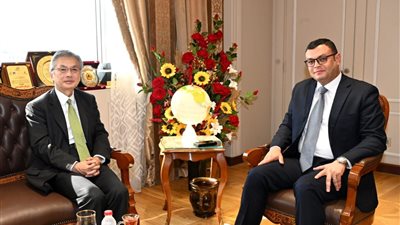 وزير الإسكان يستقبل السفير الياباني بالقاهرة لبحث التعاون المشترك