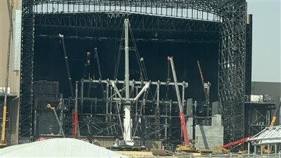 بعد رفض الكاف التدريب عليه، شاهد تجهيزات ملعب المملكة أرينا قبل موقعة السوبر الأفريقي 