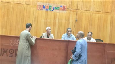 محلية إسنا في الأقصر تبحث 10 شكاوى مواطنين 