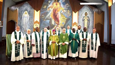 مطران اللاتينية بمصر يشارك في اجتماع الأساقفة الكومبونيان في روما 