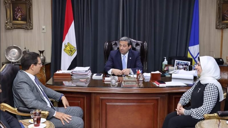 محافظ دمياط يستقبل