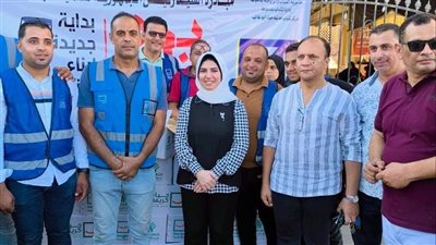 نائب محافظ دمياط تشهد توزيع كراتين مواد غذائية على الأسر الأولى بالرعاية (صور)