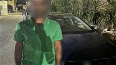 ميكروباص يصطدم بقائد دراجة نارية وسيارة آخرى تدهسه في مصر الجديدة 