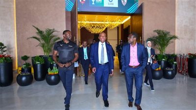 رئيس الكاف يصل السعودية لحضور مباراة السوبر الإفريقي بين الأهلي والزمالك 