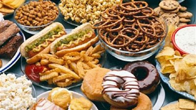 معهد التغذية يحذر من الإفراط في تناول السكريات والنشويات بشهر رمضان 