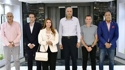 محافظ أسوان يبحث مع عضو 