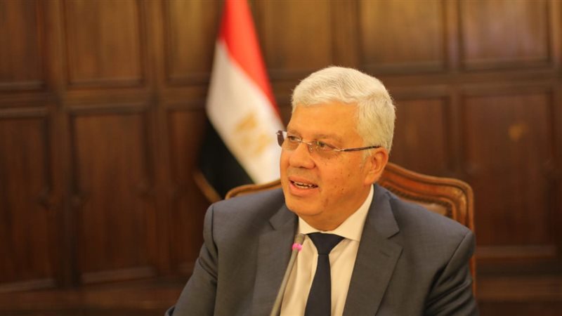 الدكتور أيمن عاشور