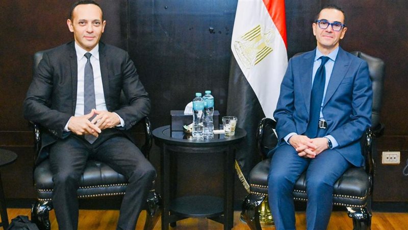 وزير الاستثمار يلتقي