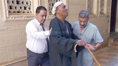 فريق التدخل السريع بالغربية ينقذ كفيفا بلا مأوى من الشارع