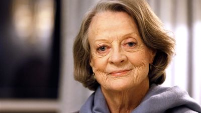 وفاة الممثلة ماجي سميث عن عمر يناهز 89 عاما