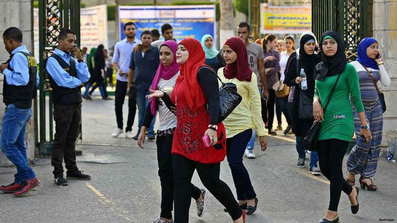 طلاب الجامعات، فيتو