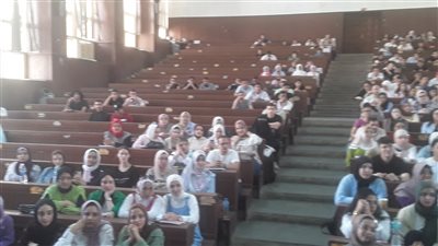 حضور كثيف من الطلاب أول أيام العام الدراسي الجديد بجامعة الإسكندرية 