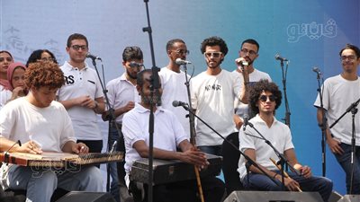 كورال جامعة عين شمس وبيب باند يستقبل الطلاب الجدد بـ 