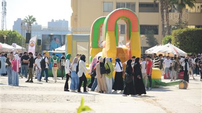 جامعة حلوان تنظم أنشطة ترفيهية لطلاب جامعة حلوان في أول أيام الدراسة (صور)