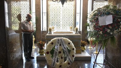 توافد العشرات على ضريح عبد الناصر فى ذكرى رحيله الـ 54 (صور)