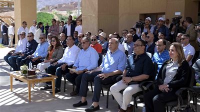 رئيس الوزراء يشهد احتفالية تسليم جائزة التميز العالمية للمنصة الجغرافية لجنوب سيناء (صور)