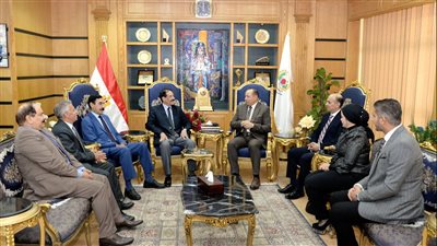 رئيس جامعة المنصورة يستقبل رئيس اتحاد الأكاديميين العرب لبحث سبل التعاون