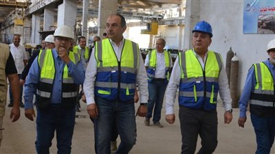 وزير قطاع الأعمال العام يتفقد شركة النصر لصناعة المواسير الصلب
