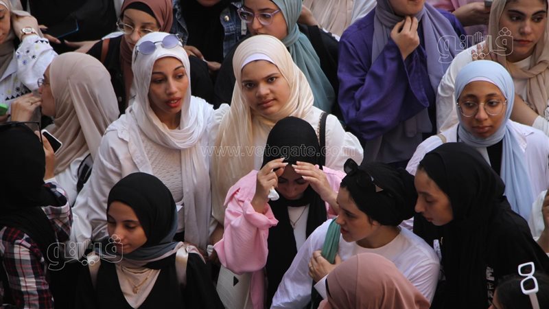 طلاب الجامعات، فيتو