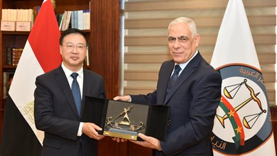 النائب العام يلتقِي النائب العام المساعد الدائم للنيابة العامة الشعبية بجمهورية الصين