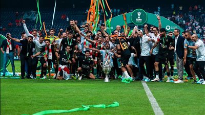 بعثة الزمالك تصل مطار القاهرة بعد التتويج بالسوبر الإفريقي