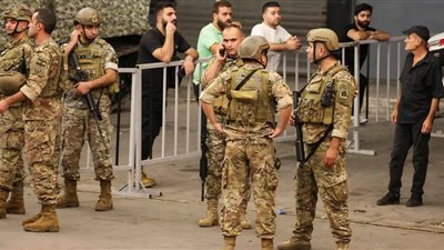 بينهم ضباط في نظام الأسد، الجيش اللبناني يسلم 70 شخصا لسوريا