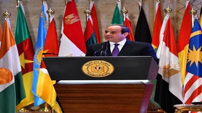 السيسي للمصريين: انتبهوا.. الفترة الحالية والشهور الماضية شهدت كمًّا كبيرًا من الشائعات