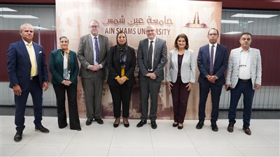 جامعة عين شمس تبحث إطلاق برامج دراسية مزدوجة مع 