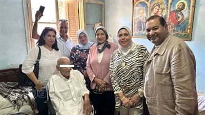 استجابة لالتماس معمر عمره 100 عام، التضامن توفر كرسي متحرك له وتمكنه من تأدية اختبار محو الأمية