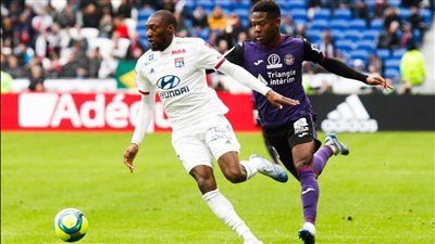 ليون يخطف فوزا مثيرا من تولوز في الدوري الفرنسي