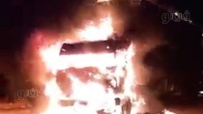 السيطرة على حريق بسيارة تريلا محملة بالتبن في الأقصر 