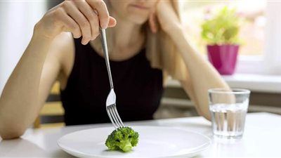 تضاعف أعداد الطلاب المصابين باضطرابات الأكل في بريطانيا خلال 5 سنوات