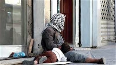 قبل حلول العيد، أسباب تمركز المتسولين أمام المساجد والمحال التجارية 