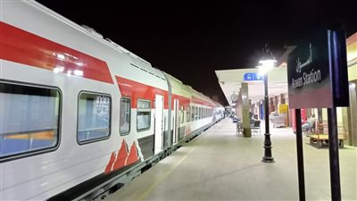 الوزير يتابع حركة نقل الركاب بالسكك الحديد