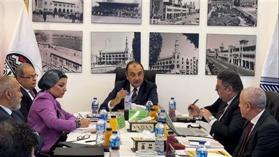 شيمي يجتمع برؤساء شركات 