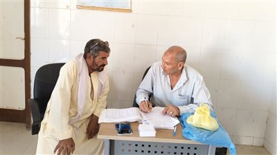 توقيع الكشف الطبي على 1584 حالة بالمجان خلال قافلة بقرية 8 في المنيا 