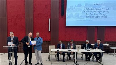  جامعة أسيوط تعلن فوز هشام البسيط بجائزة أفضل بحث في مؤتمر الدولية لجراحة العظام