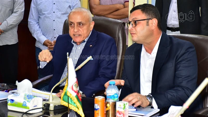 أثناء الاجتماع، فيتو