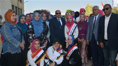 مع بدء الدراسة، نائب رئيس جامعة الأزهر يشارك الطلاب تحية العلم 